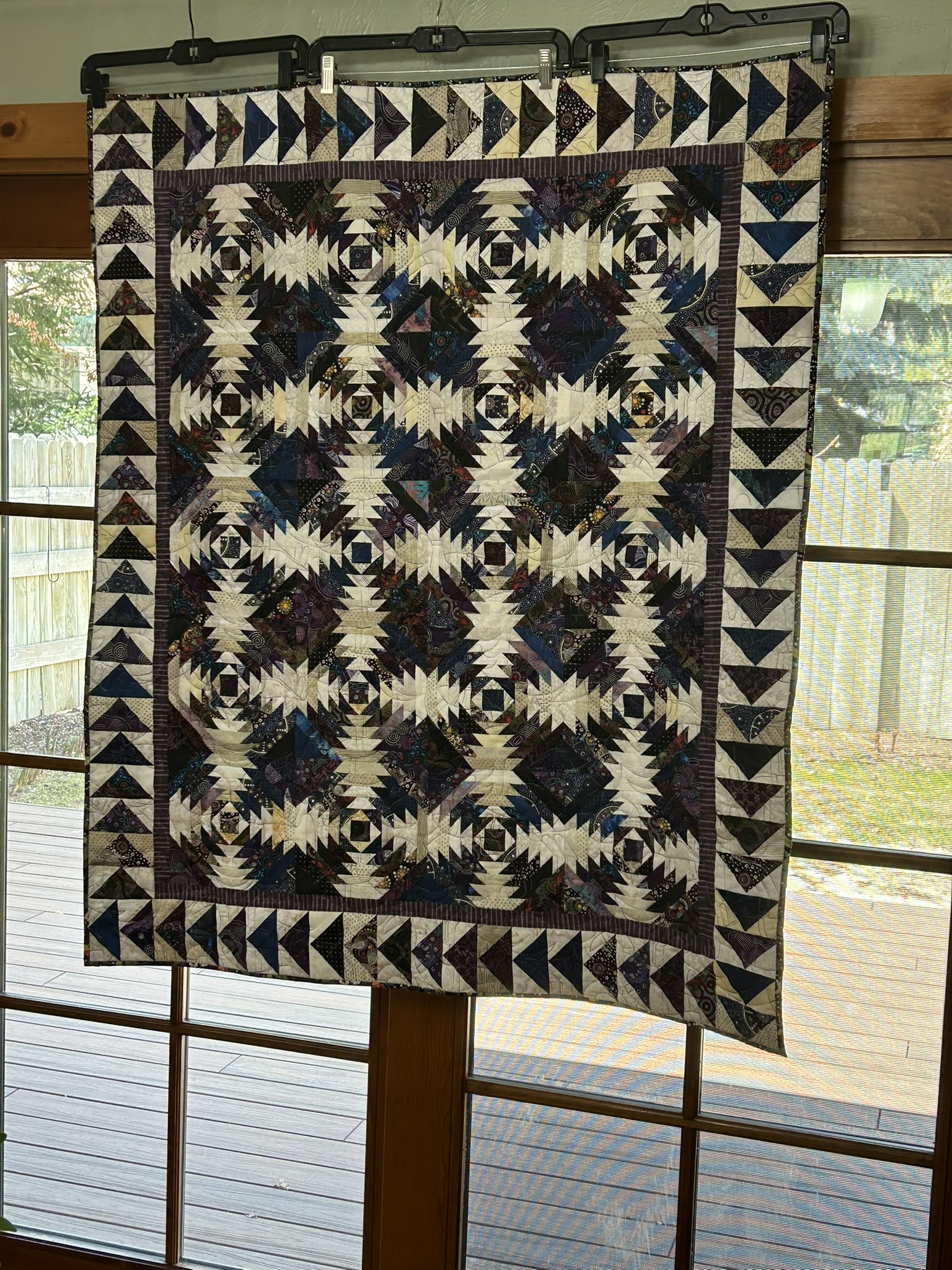 Full view of Michele Urbany Neely Puluti’s Pineapple Quilt with intricate dark and cream pineapple blocks